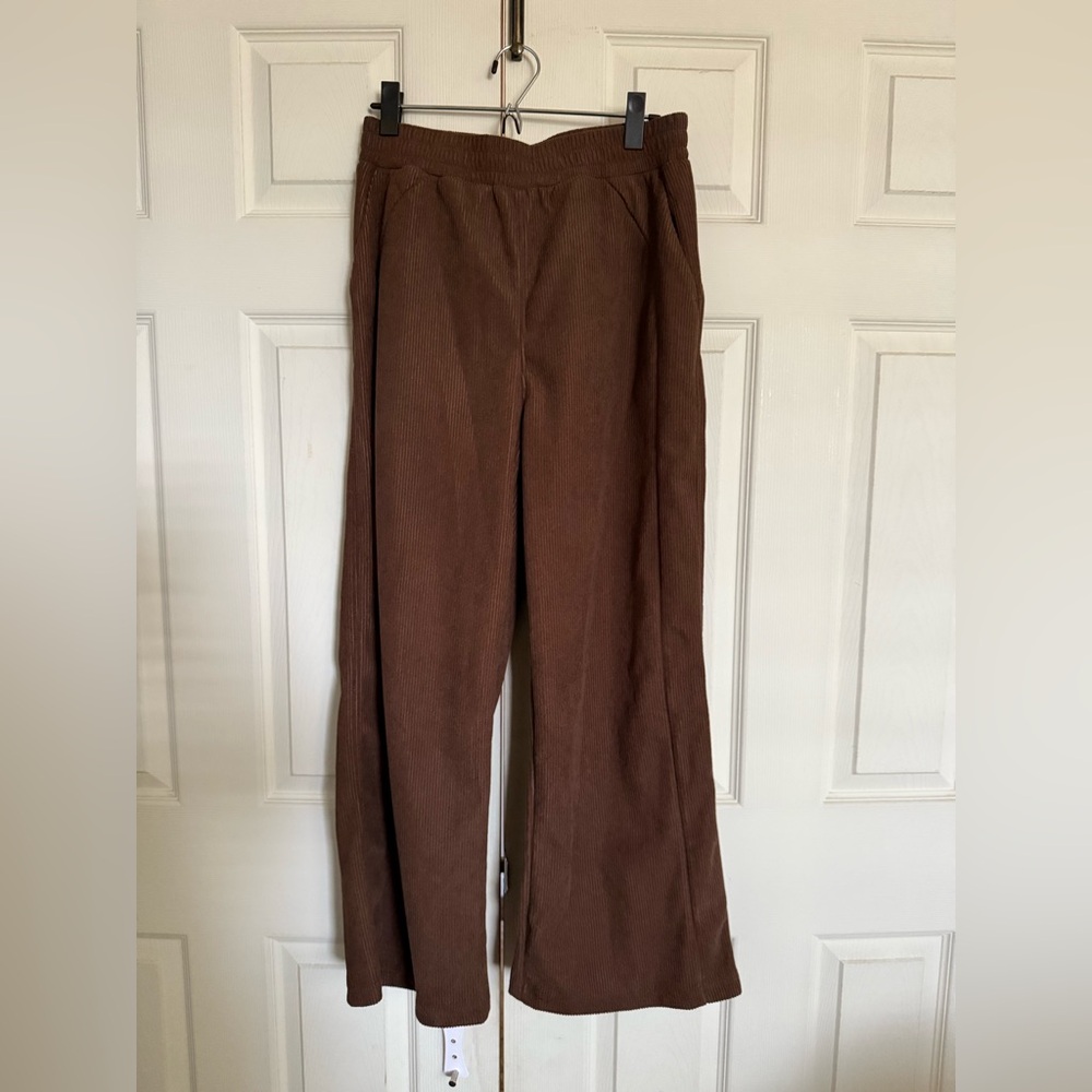 Halara medium petite wide legged corduroy pants, brand new with tags